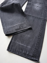 Load image into Gallery viewer, 2000s Distressed Levi's 501 Jeans - 34"