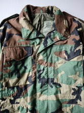 Load image into Gallery viewer, 1980s U.S Army M-65 Camo Field Jacket - S
