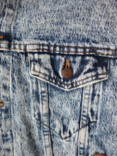 Load image into Gallery viewer, 1980's Made in USA Levi's Acid Wash Denim Jacket - L