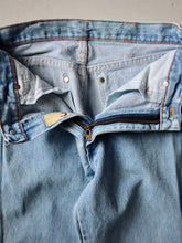 Load image into Gallery viewer, Made in USA Wrangler Denim Jeans - 27"