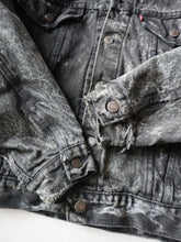 Load image into Gallery viewer, 1980s Distressed Levi's Flannel Lined Denim Jacket - S
