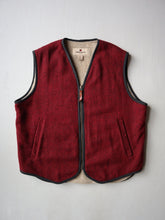 Load image into Gallery viewer, 1990s Woolrich Sherpa Lined Vest - M