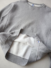 Load image into Gallery viewer, Reverse Weave Style Russell Athletic Sweatshirt - L
