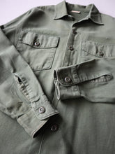 Load image into Gallery viewer, 1960s U.S Army OG-107 Fatigue Shirt - M