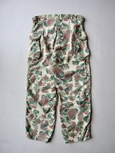 Load image into Gallery viewer, 1970s Duck Camo Cargo Pants - 33"