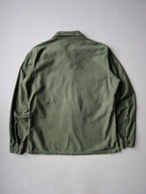 Load image into Gallery viewer, 1960s U.S Army OG-107 Fatigue Shirt - M