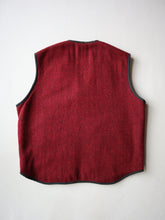 Load image into Gallery viewer, 1990s Woolrich Sherpa Lined Vest - M