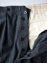 Load image into Gallery viewer, 1950s Wool Pleated Pants - 29"