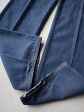 Load image into Gallery viewer, 1970s Distressed Maverick Lightweight Denim Jeans - 32"