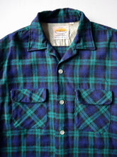 Load image into Gallery viewer, 1960s Matt Andrews Sportswear Loop Collar Shirt - L