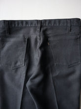 Load image into Gallery viewer, 1970s Levi's 517 Bootcut Pants - 32"