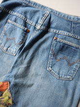 Load image into Gallery viewer, 1970s Thrashed & Patched Wrangler Misses Bootcut Jeans - 30"