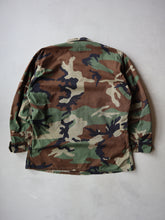 Load image into Gallery viewer, 1980s U.S Army Ripstop Camo Field Shirt - M