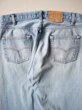 Load image into Gallery viewer, 1970s Made in USA Levi's 501 Jeans - 32"