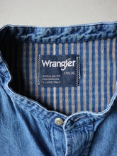 Load image into Gallery viewer, Wrangler Re-Worked Henley Shirt - M