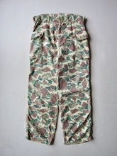 Load image into Gallery viewer, 1970s Duck Camo Cargo Pants - 33"