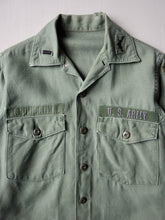 Load image into Gallery viewer, 1960s U.S Army OG-107 Fatigue Shirt - S