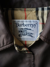 Load image into Gallery viewer, Burberrys' Lightweight Windbreaker Jacket - M