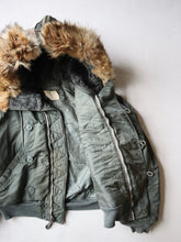 Load image into Gallery viewer, 1970s U.S Army Alpha Industries N-3B Flyer's Jacket - L
