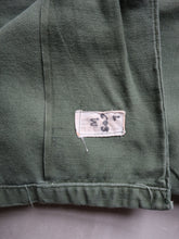 Load image into Gallery viewer, 1970s U.S Army OG-107 Fatigue Shirt - M