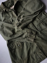 Load image into Gallery viewer, 1960s U.S Army OG-107 Field Jacket - L