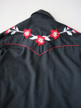 Load image into Gallery viewer, 1970s Chute Embroidered Floral Western Shirt - XXS