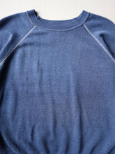 Load image into Gallery viewer, 1980s Faded Soft & Thin Raglan Sweatshirt - M