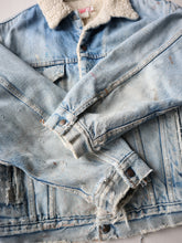 Load image into Gallery viewer, 1970s Thrashed Levi's Orange Tab Sherpa Lined Denim Jacket - M/L