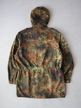 Load image into Gallery viewer, 1990's German Army Flecktarn Camo Hooded Field Jacket - L