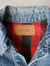 Load image into Gallery viewer, 1980s Made in USA Levi's Flannel Lined Denim Jacket - XS