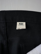 Load image into Gallery viewer, 1990s Levi's 517 Bootcut Pants - 37"