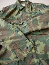 Load image into Gallery viewer, 1960s U.S Army Ripstop EDRL Jungle Jacket - S/M