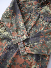 Load image into Gallery viewer, 1990's German Army Flecktarn Camo Hooded Field Jacket - L