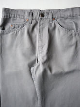 Load image into Gallery viewer, 1990s Levi's 519 Californian Twill Pants - 30"