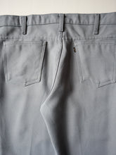 Load image into Gallery viewer, 1970s Levi's 517 Bootcut Pants - 33"