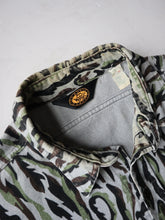 Load image into Gallery viewer, 1980's Woolrich Shadow Bark Camo Chamois Shirt - XL