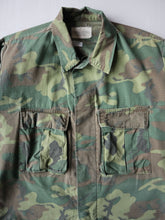 Load image into Gallery viewer, 1960s U.S Army Ripstop EDRL Jungle Jacket - S/M