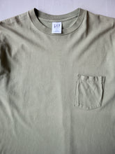 Load image into Gallery viewer, 1990s Faded Gap Pocket Tee - M