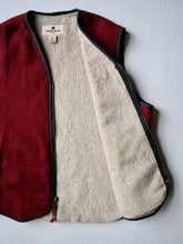 Load image into Gallery viewer, 1990s Woolrich Sherpa Lined Vest - M