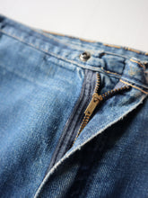 Load image into Gallery viewer, 1970s Thrashed & Patched Wrangler Misses Bootcut Jeans - 30"