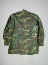 Load image into Gallery viewer, 1960s U.S Army Ripstop EDRL Jungle Jacket - S/M
