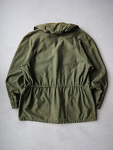 Load image into Gallery viewer, 1960s U.S Army OG-107 Field Jacket - L