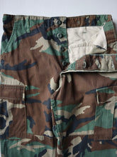 Load image into Gallery viewer, 1990s Camo Cargo Pants - 30"