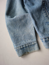 Load image into Gallery viewer, 1990s Made in USA Levi's Type 3 Denim Jacket - L