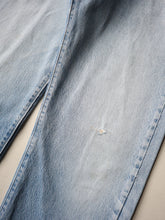 Load image into Gallery viewer, 1970s Made in USA Levi's 501 Jeans - 32"
