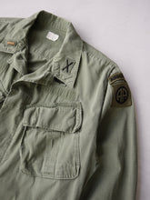 Load image into Gallery viewer, 1960's U.S Army Poplin Jungle Jacket - M