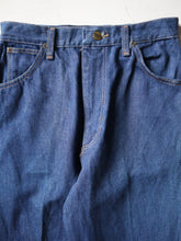 Load image into Gallery viewer, 1970's Like Deadstock Wrangler Junior Denim Jeans - 25"