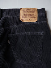 Load image into Gallery viewer, 1980s Levi's 565 Loose Fit Corduroy Pants - 31"