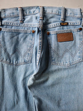 Load image into Gallery viewer, Made in USA Wrangler Denim Jeans - 27"