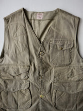 Load image into Gallery viewer, Vintage Filson Half Moon Waxed Hunting Vest - L